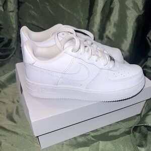 Nike Air Force 1 Low (Youth size)